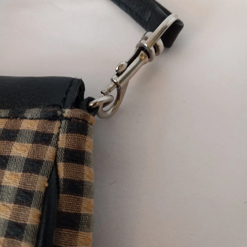 Longaberger phone holder with strap black / cream check
